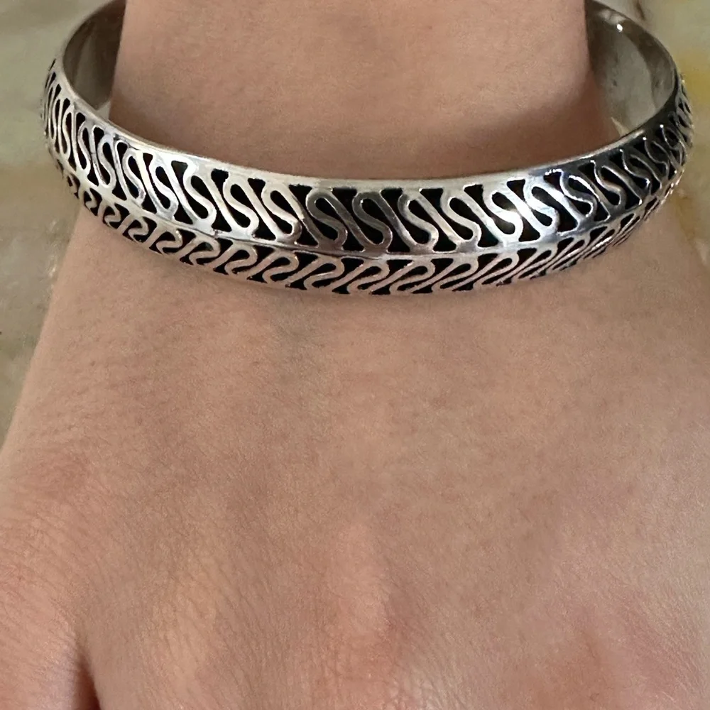 Elegant 925 sterling Silver Patterned Bracelet
